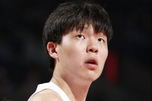 媒体人:杨瀚森被爵士内线打爆了 没摘得任何1个篮板确实有点离谱